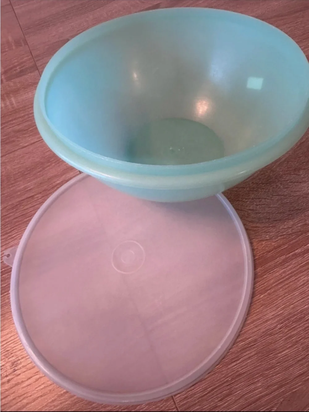 Tupperware Seafoam Green Mixing Bowl with Lid